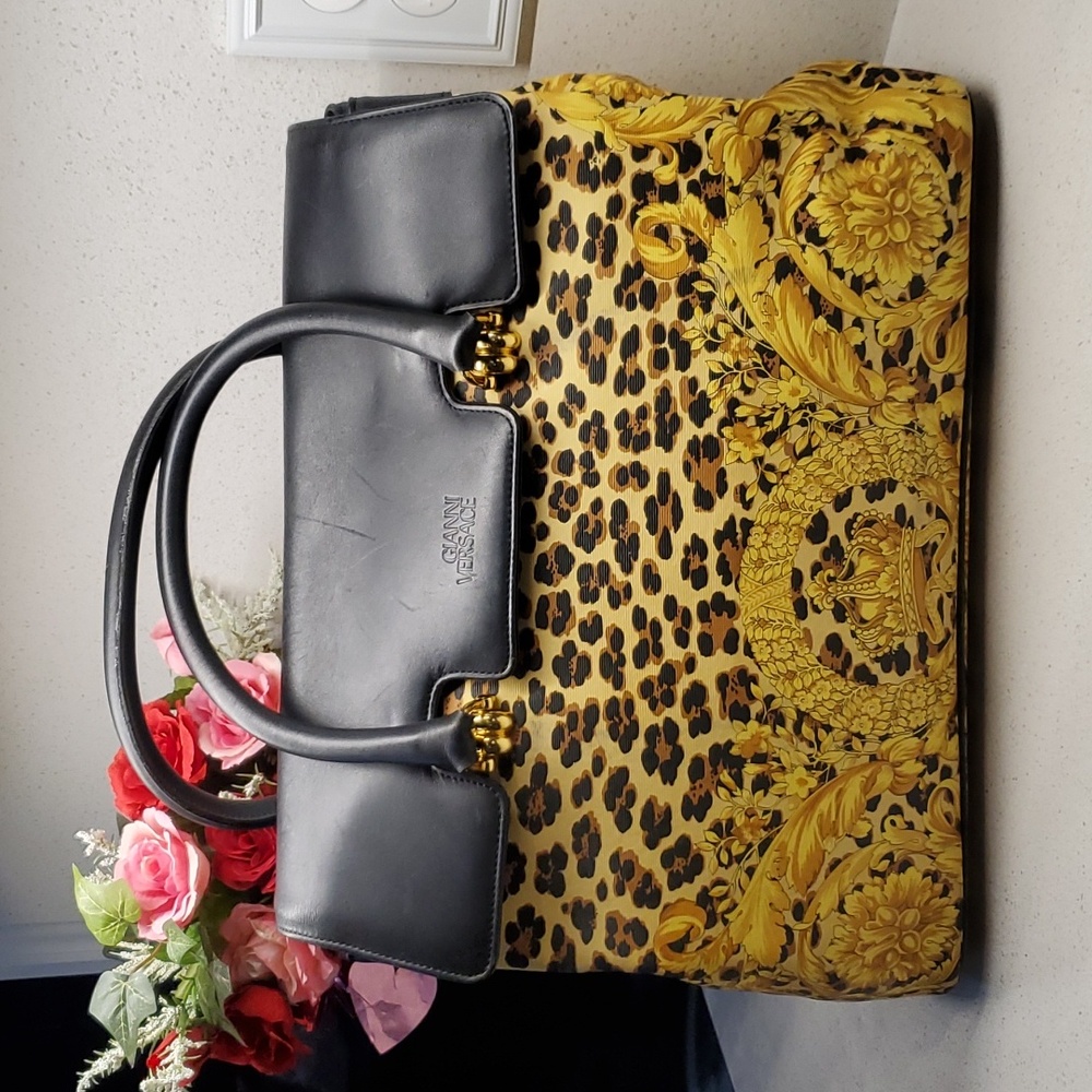 GIANNI VERSACE Luxurious handbag